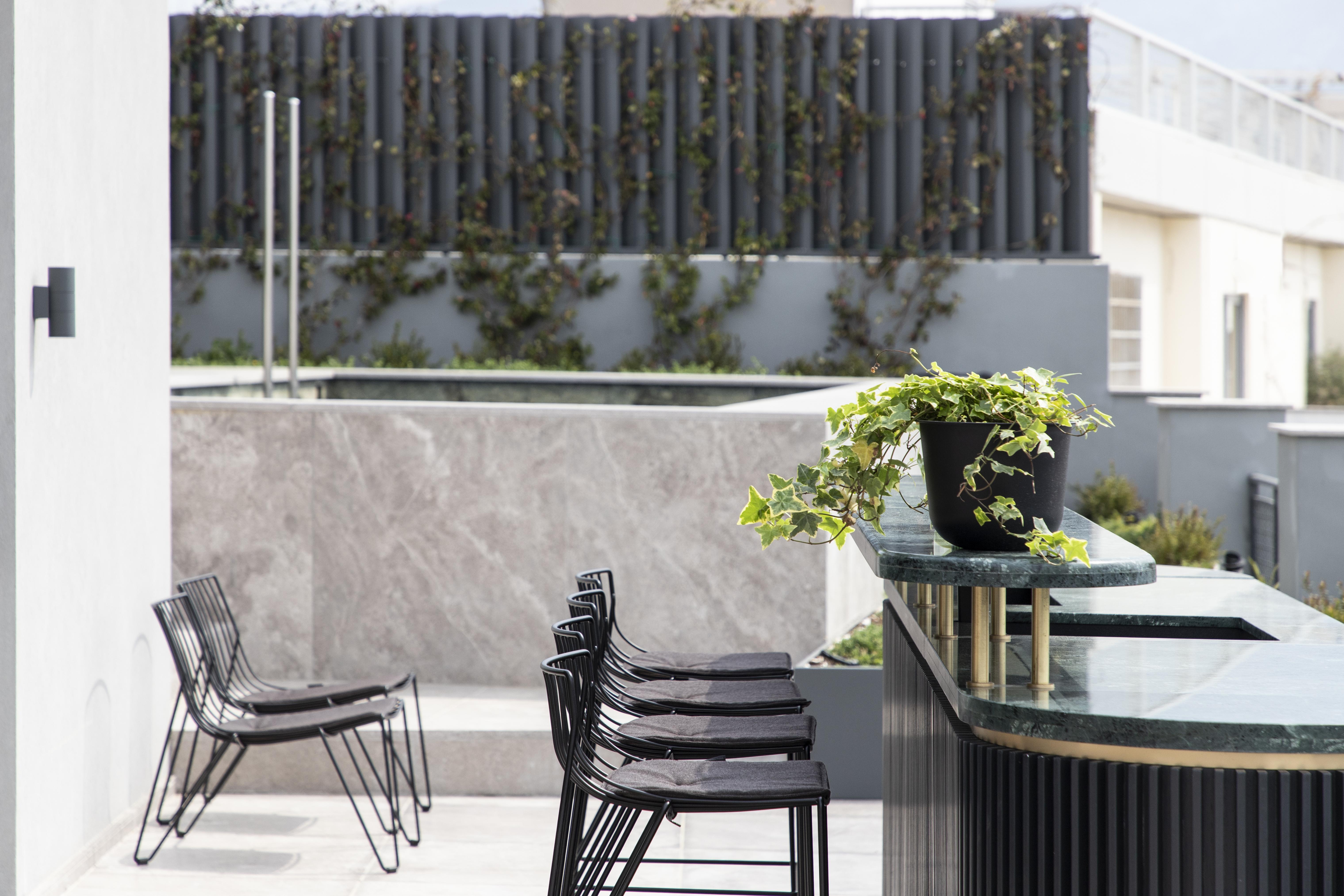 Perianth Hotel Атина Екстериор снимка The rooftop bar at the hotel