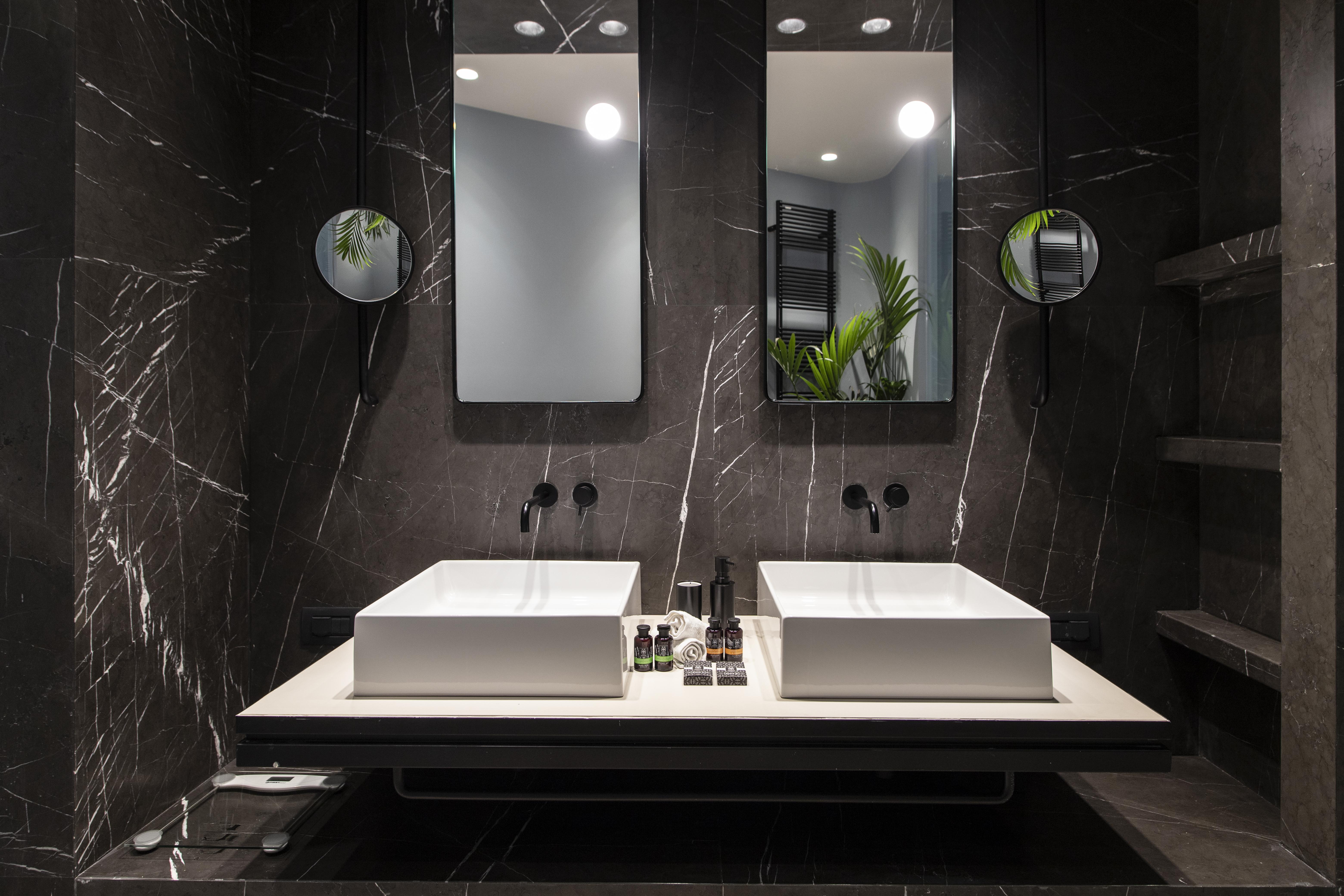 Perianth Hotel Атина Екстериор снимка Bathroom